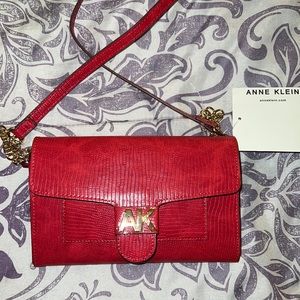 New red wallet on chain bag